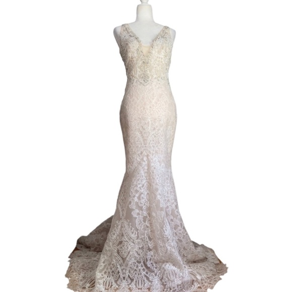 Badgley Mischka Cindy Bridal Wedding Gown - Picture 3 of 16